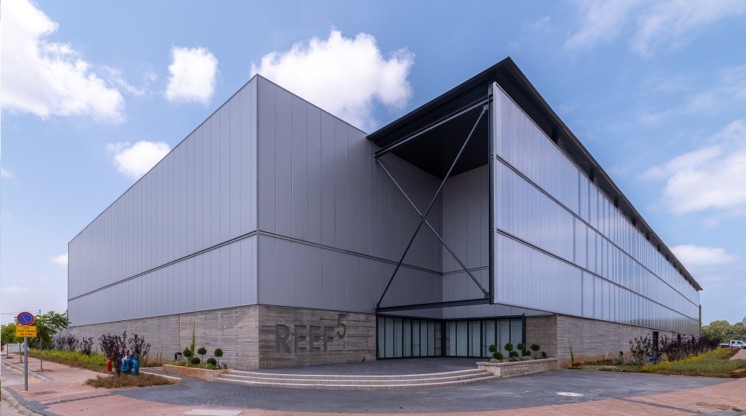 The Architectural Curtain Wall Keeps Moisture Out